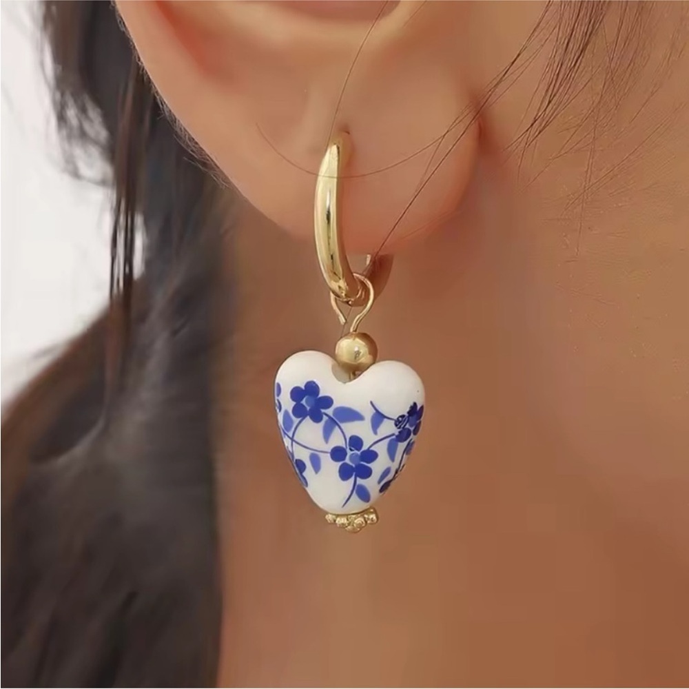 !!! Chaines style Gold and Blue Floral Heart Earrings - Picture 7 of 7